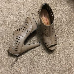 Zipper back cognac open toe heel booties